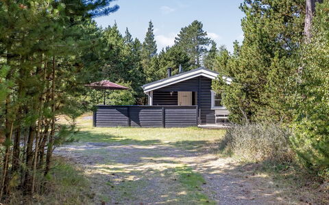 Reinhardt - 800M from the Sea: Chalet, Arrière-Cour, Cour, Batiments Jardin, Cabanon, Siding, Mobilier De Jardin, Cabane En Rondins, Structure En Plein Air, Cabane
