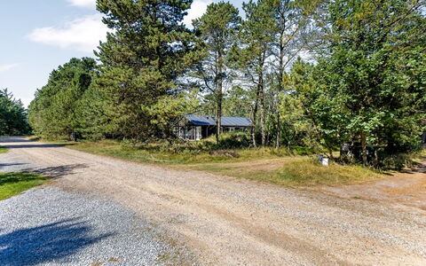 Reinhardt - 800M from the Sea: Chalet, Arrière-Cour, Cour, Batiments Jardin, Cabanon, Siding, Mobilier De Jardin, Cabane En Rondins, Structure En Plein Air, Cabane