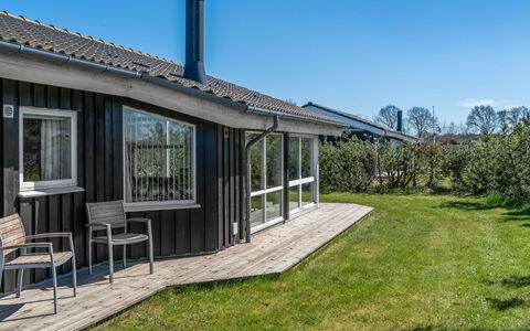 Galin - 210M to the Fjord: Bois, Toit, Maison, Architecture, Domicile, Chalet, Arbuste, Lot Terre, Porche, Biens