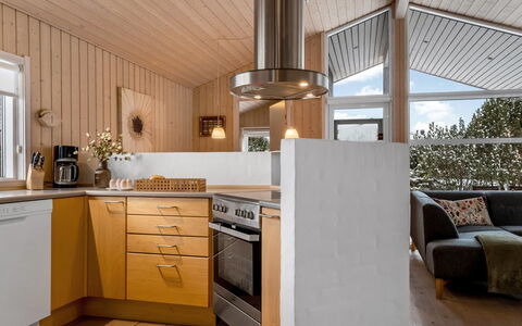 Galin - 210M to the Fjord: Cuisine, Comptoir, Design Intérieur, Sol, Appareil De Cuisine, Luminaire, Meubles, Sol, Bois, Cabinetry