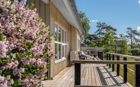 Tjorven - 400M from the Sea: Bois, Porche, Domicile, Dur, Plate-Forme, Chalet, Tache De Bois, Siding, Planche, Biens
