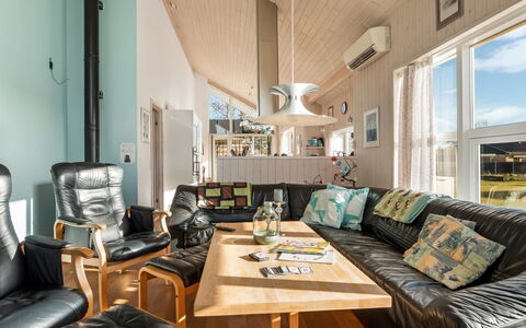 Tjorven - 400M from the Sea: Bois, Design Intérieur, Canapé, Plafond, Salon, Meubles, Sol, Sol, Domicile