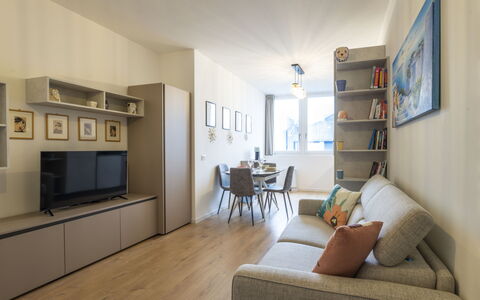 Lotus: Design Intérieur, Mur, Meubles, Pièce, Sol, Rayonnage, Appartement, Plafond, Sol, Étagère