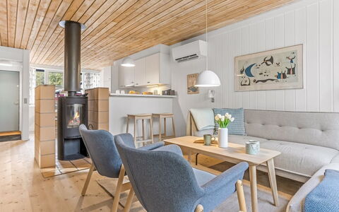 Catha - 200M from the Sea: Meubles, Design Intérieur, Sol, Sol, Bois, Parquet, Plafond, Salon, Canapé, Pièce