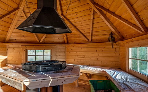 Emelia - 4.2Km from the Sea: Herbe, Bois, Zone Rurale, Arbuste, Chalet, Toit, Plaine, Lot Terre, Domicile, Couverture De Sol