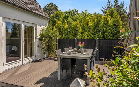 Paule - 1.3Km from the Sea: Bois, Arbuste, Jardin, Domicile, Mobilier De Jardin, Plate-Forme, Ombre, Dur, Arrière-Cour, Aménagement Paysager