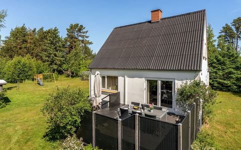 Paule - 1.3Km from the Sea: Toit, Maison, Arbuste, Chalet, Lot Terre, Domicile, Jardin, Pelouse, Arrière-Cour, Siding