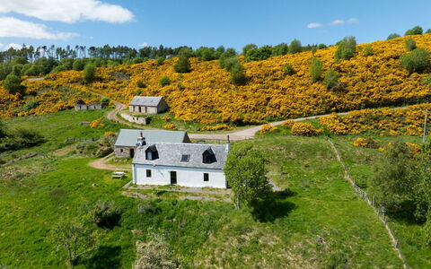 Wester Bunloit: Herbe, Prairie, Montagnes, Arbuste, Colline, Zone Rurale, Paysage, Communauté Des Plantes, Lot Terre, Chalet