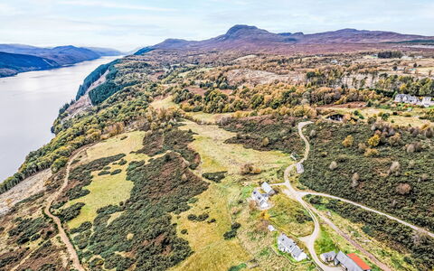 Wester Bunloit: Paysage Naturel, Montagnes, Paysage, Colline, Terrain, Est Tombée, Chaparral, Station De Montagne, Pente, Photographie Aérienne