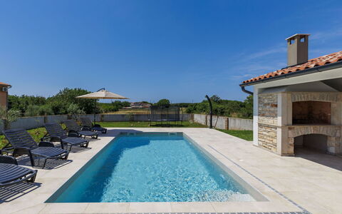 Damir: Piscine, Bleu, Architecture, Composite, Recours, Tuile, Biens, Caractéristique De L'Eau, Dalle, Mobilier De Jardin