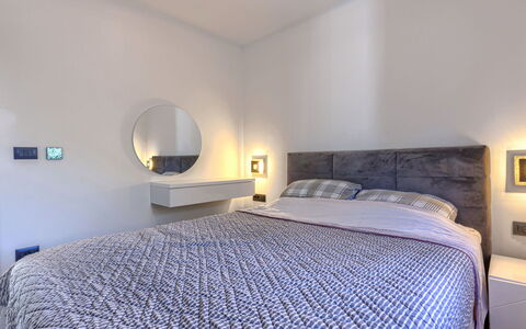 Damir: Lit, Meubles, Literie, Design Intérieur, Chambre, Drap De Lit, Mur, Linge, Sol, Sol