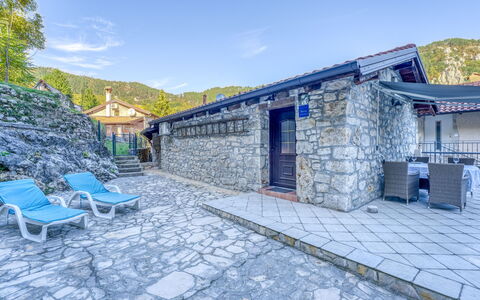 Sirotnjak 2: Paysage Naturel, Maison, Zone Rurale, Paysage, Chalet, Banque, Lac, Forêt, Réservoir