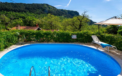 Sirotnjak: Bleu, Piscine, L'Eau, Mobilier De Jardin, Loisir, Recours, Eco Hôtel, Ombre, Ville Resort, Arrière-Cour
