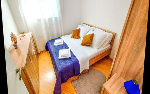 Sandra: Sol, Sol, Bois, Chambre, Lit, Parquet, Design Intérieur, Drap De Lit, Linge, Literie
