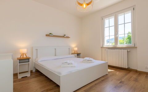 Enda: Lit, Design Intérieur, Chambre, Sol, Sol, Plafond, Bois, Literie, Drap De Lit, Meubles