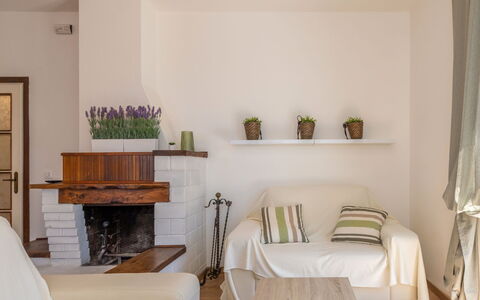 Enda: Meubles, Design Intérieur, Sol, Mur, Sol, Bois, Pièce, Salon, Éclairage, Canapé