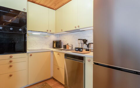 Maijantupa: Appareil De Cuisine, Cuisine, Comptoir, Cabinetry, Principaux Appliance, Meubles, Sol, Électroménager, Cuisinière, Design Intérieur