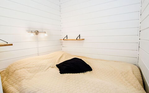 Saunaharju 6: Lit, Meubles, Chambre, Design Intérieur, Literie, Drap De Lit, Sol, Bois, Sol, Pièce