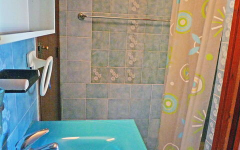 Marinada: Salle De Bains, Pièce, Propriété, Tuile, Turquoise, Mur, Sol, Luminaire Plomberie, Design Intérieur, Maison