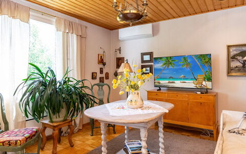 Muhola: Design Intérieur, Meubles, Canapé, Sol, Sol, Pièce, Plafond, Salon, Appartement