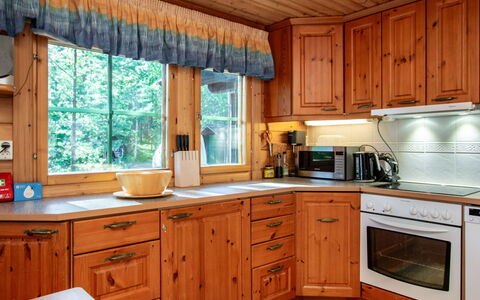Susiranta: Design Intérieur, Bois, Cabinetry, Cuisine, Sol, Comptoir, Plafond, Meubles, Tiroir, Évier