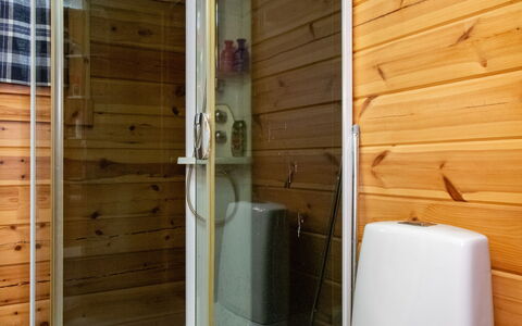 Susiranta: Sol, Bois, Sol, Luminaire Plomberie, Design Intérieur, Salle De Bains, Pièce, Tache De Bois, Plomberie, Porte
