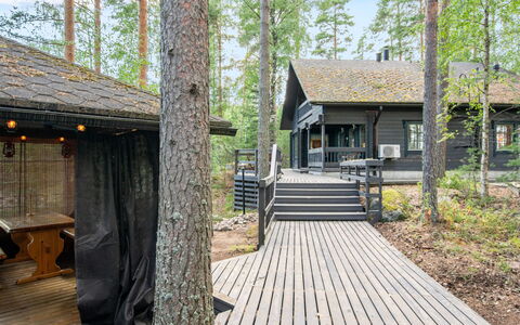 Susiranta: Bois, Plate-Forme, Chalet, Dur, Planche, Cabane En Rondins, Ombre, Porche, Matériau Naturel, Structure En Plein Air