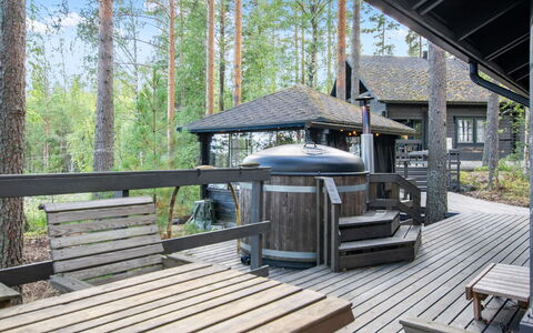 Susiranta: Dur, Plate-Forme, Ombre, Porche, Conception, Chaise, Structure En Plein Air, Planche, Cabane En Rondins, Parquet