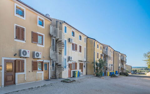 Tanja: Bâtiment, Zone Résidentielle, Fenêtre, Maison, Domicile, Toit, Architecture, Quartier, Façade, Ville
