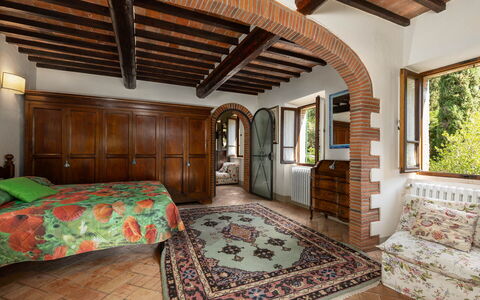 Mulino di Carpineto with Pool Gaiole in Chianti: Meubles, Design Intérieur, Lit, Chambre, Mur, Bois, Plafond, Sol, Pièce, Sol