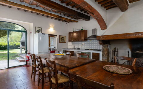 Mulino di Carpineto with Pool Gaiole in Chianti: Meubles, Design Intérieur, Bois, Sol, Plafond, Cuisine, Table Cuisine Et Salle A Manger, Table, Pièce, Comptoir