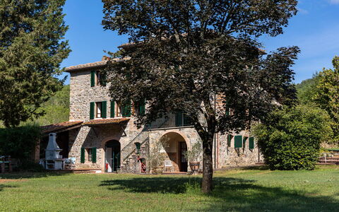 Mulino di Carpineto with Pool Gaiole in Chianti: Arbre, Zone Rurale, Biens, Pelouse, Ferme, Hacienda, Aménagement Paysager, Villa, Parc