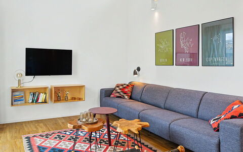 Seezeit: Meubles, Design Intérieur, Canapé, Sol, Mur, Salon, Sol, Bois, Pièce, Table