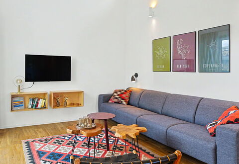 Seezeit: Meubles, Design Intérieur, Canapé, Sol, Mur, Salon, Sol, Bois, Pièce, Table
