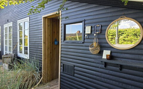 Yvette - 350M from the Sea: Toit, Maison, Domicile, Chalet, Porte, Siding, Plate-Forme, Porche, Planche, Dur