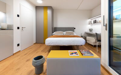 Lo Scudo di Stabio 1.Zi.studio Nord 1.2: Design Intérieur, Mur, Sol, Bois, Plafond, Meubles, Sol, Pièce, Éclairage, Appartement
