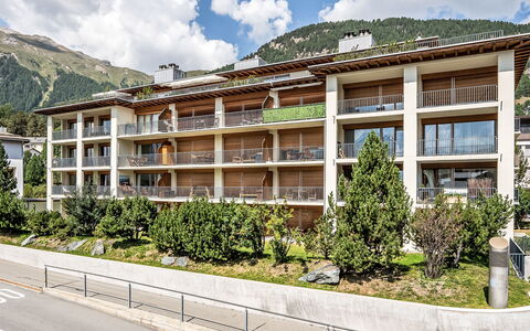 Chesa Promulins: Chaîne De Montagnes, Vallée, Balcon, Eco Hôtel, Hôtel, Village De Montagne, Plante D'Appartement, Villa