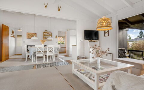 Anelle - 100M from the Sea: Meubles, Design Intérieur, Sol, Sol, Plafond, Bois, Canapé, Table, Chaise, Salon