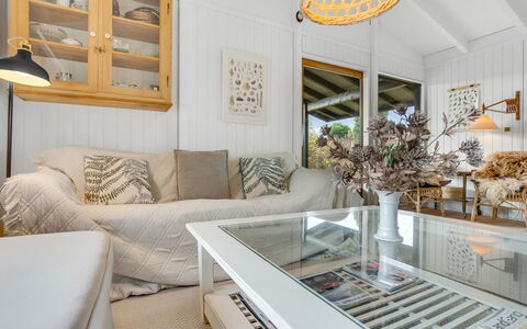 Anelle - 100M from the Sea: Meubles, Design Intérieur, Canapé, Sol, Sol, Pièce, Bois, Salon, Plafond, Domicile