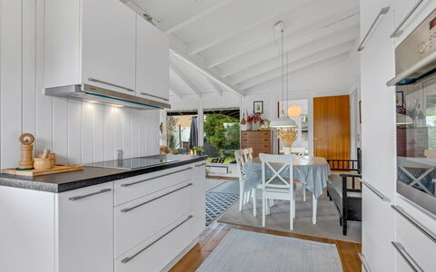 Anelle - 100M from the Sea: Cuisine, Appareil De Cuisine, Sol, Design Intérieur, Comptoir, Principaux Appliance, Meubles, Bois, Sol, Plafond