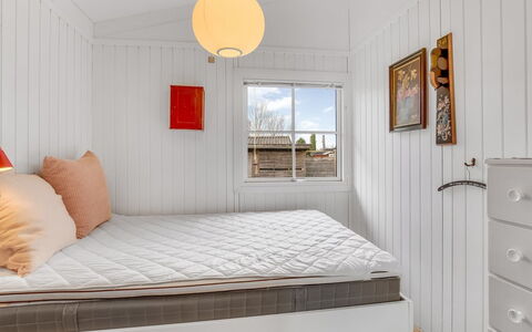 Anelle - 100M from the Sea: Bois, Design Intérieur, Sol, Sol, Plafond, Meubles, Éclairage, Chambre, Pièce, Lit
