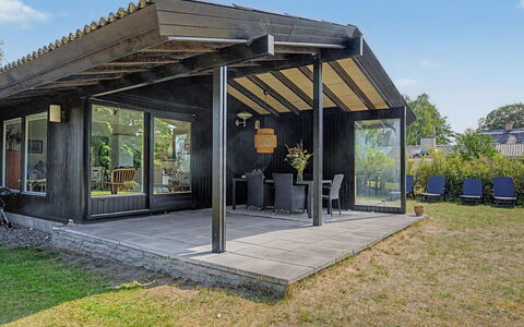 Anelle - 100M from the Sea: Bois, Toit, Porche, Batiments Jardin, Porte, Domicile, Ombre, Chalet, Structure En Plein Air, Cabanon