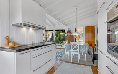 Anelle - 100M from the Sea