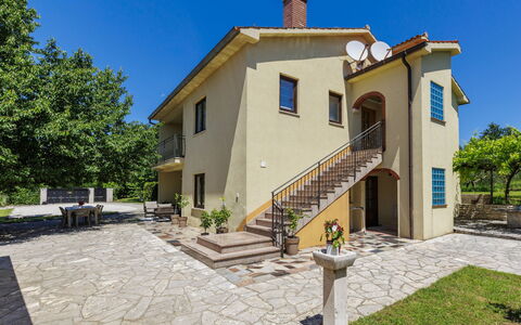 Elli: Domicile, Maison, Porte, Chalet, Biens, Allée, Villa, Cour, Balcon, Hacienda