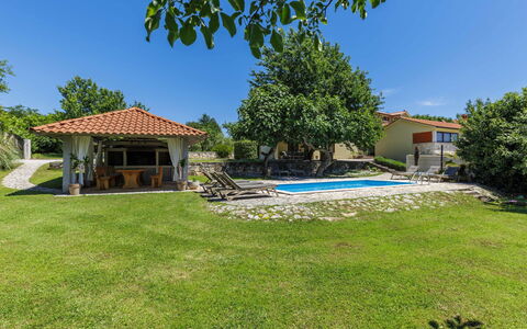 Elli: Ombre, Chalet, Biens, Jardin, Ferme, Arrière-Cour, Pelouse, Cour, Hacienda, Aménagement Paysager