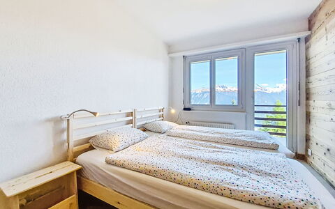 La Roseraie B 24: Bois, Domicile, Appartement, Chambre, Literie, Lit, Cadre De Lit, Dur, Gelé, Hôtel