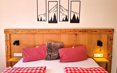Weerberg 1: Meubles, Design Intérieur, Chambre, Bois, Lit, Drap De Lit, Literie, Textile, Linge, Pièce