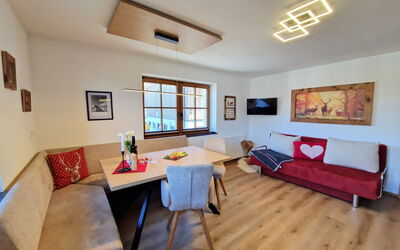 Almluft 1.1: Cadre, Salon, Hôtel, Table Basse, Villa, Plante D'Appartement, Parquet, Canapé