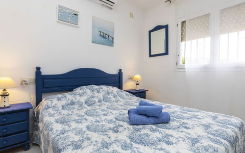 Cambrils: Meubles, Chambre, Sol, Design Intérieur, Lit, Sol, Drap De Lit, Appartement, Plafond, Literie