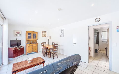 Laplace: Meubles, Sol, Sol, Appartement, Plafond, Chaise, Canapé, Salon, Parquet, Dur